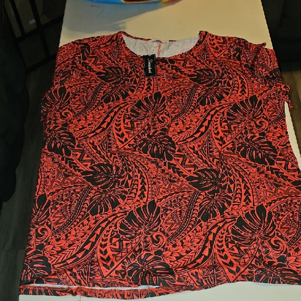 Fantaslook Nwts Sz 4X Plus Sz Top. Red And Black!!
